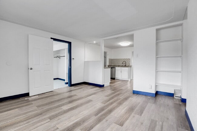 Building Photo - $2,450 - 3 Bed, 2 Bath Updated Home in Den...