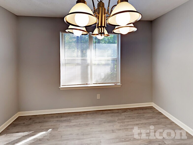 Building Photo - 730 Sugar Springs Ln SW