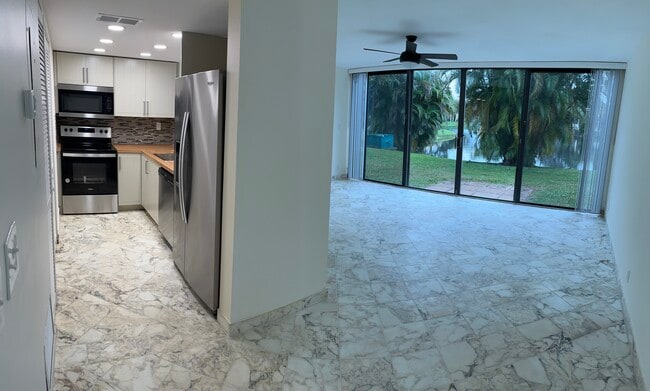 Building Photo - 2800 SW 87th Ave