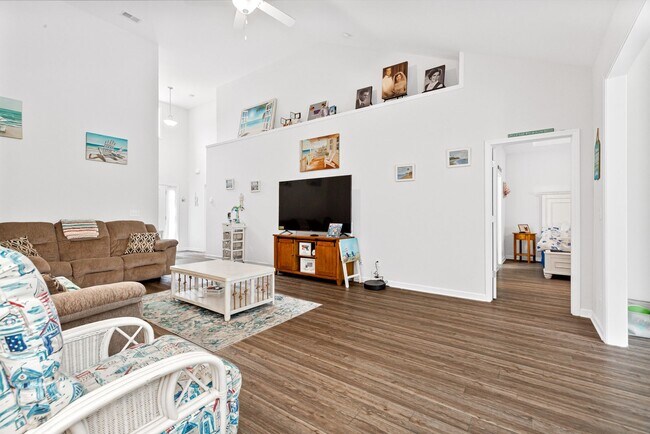 Building Photo - Spacious Home in Barons Bluff North