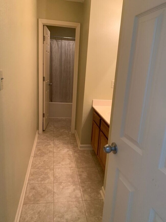 Building Photo - 14203 Cloverhill Blvd