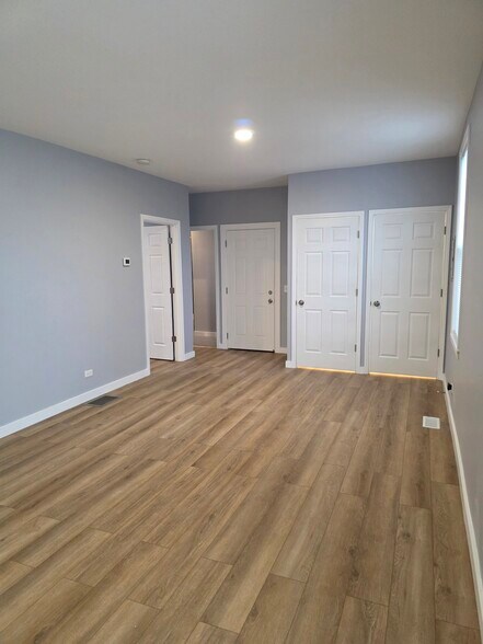 Building Photo - 7613 W 60th St