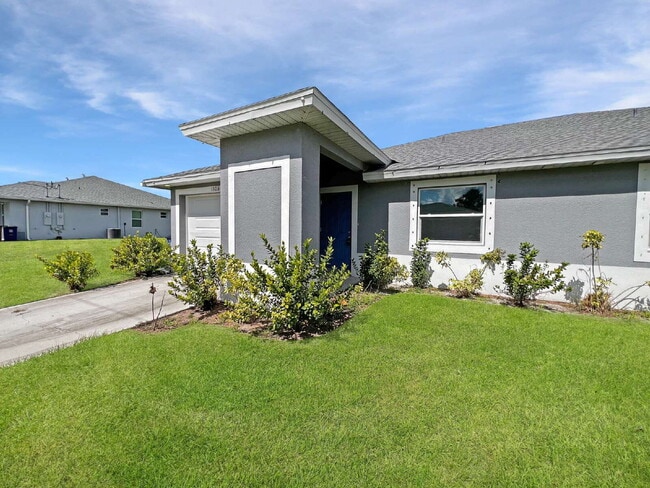 Building Photo - Move-In Special! Half Month FREE – APPLY by November 30th – Modern 3BR/2BA Duplex in Lehigh Acres...