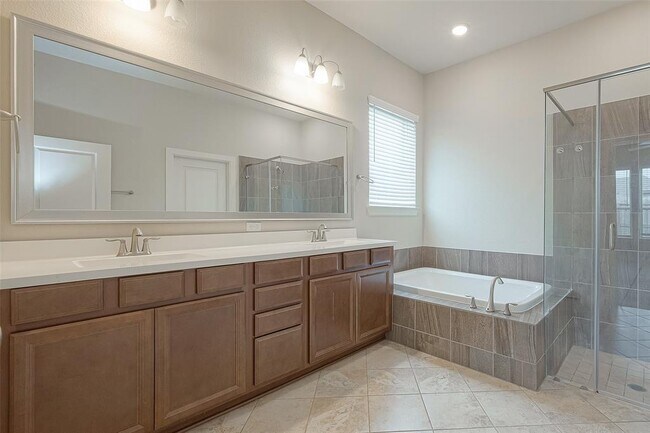 Building Photo - 402 Jolly Ginger Dr