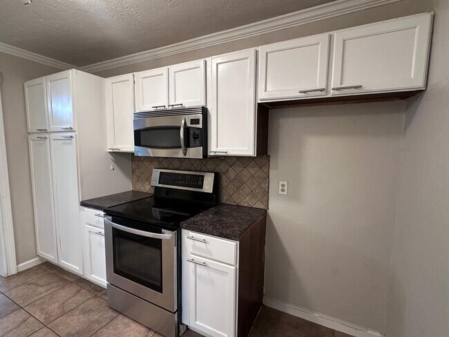 Building Photo - 186 Kona Dr