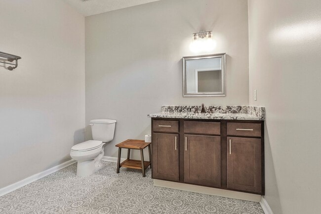 Building Photo - Quiet, clean, and updated House in 55+ Com...
