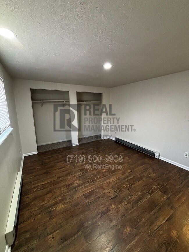 Building Photo - 927 E 1st St