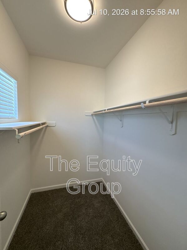 Building Photo - 725 S Pinkham St
