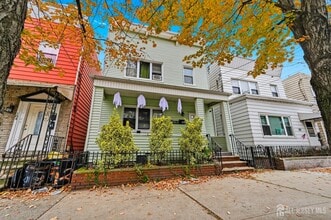 Building Photo - 182 Avenue F