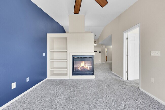 Building Photo - $1,750.00, 4 bed, 3 bath, located in Color...