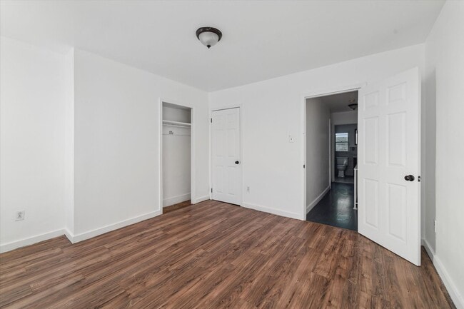 Building Photo - 2 Bedroom House North Philly