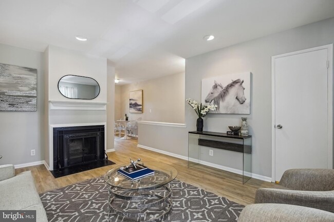 Building Photo - 2623 S Walter Reed Dr