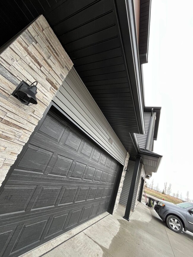 Building Photo - 6131 Martin Ln W