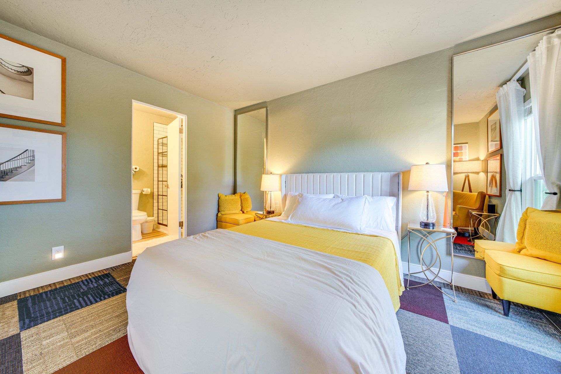 Building Photo - 1425 S Puget Dr