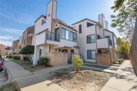 Building Photo - 2301 Balsam Dr