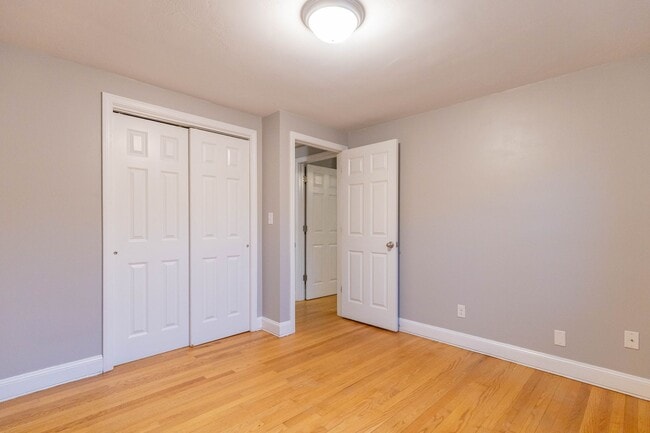 Building Photo - 3 Bedroom, 2 Bathroom home with Finished B...
