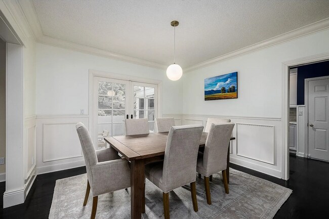 Building Photo - Experience the Charm of a Portland Heights...