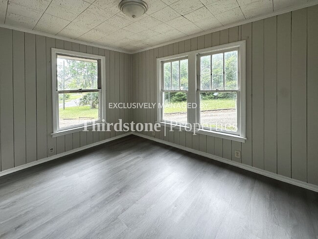 Building Photo - 6965 Lorain St
