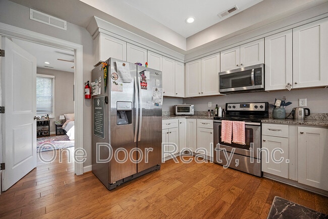 Building Photo - 805 Lafayette St