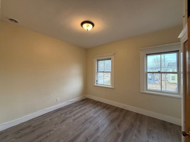 Building Photo - 84 Pearl St