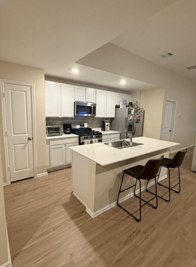 Building Photo - 2225 Still Bend Ln