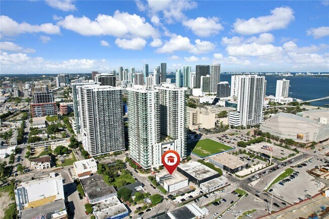 Building Photo - 1315 NE Miami Ct