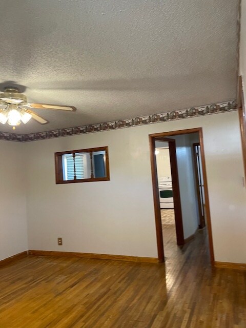 Living Room - 612 S Pine St