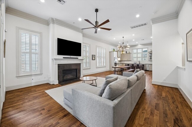 Building Photo - 1521 Oakdale St