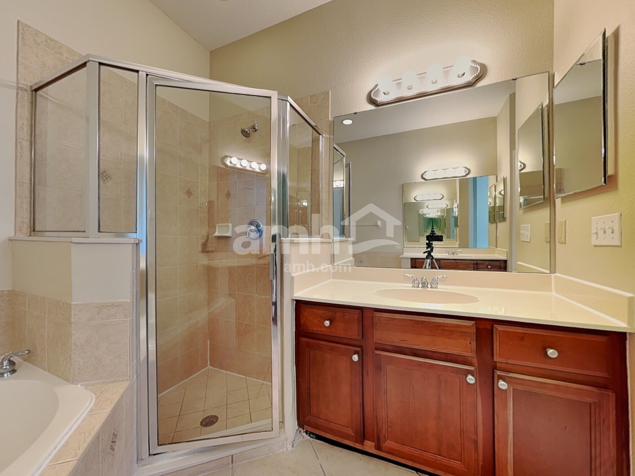 Building Photo - 1619 Lakelet Loop