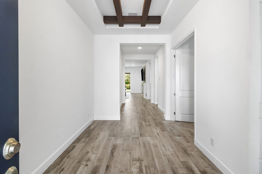 Building Photo - 7531 Mandarin Grove Way