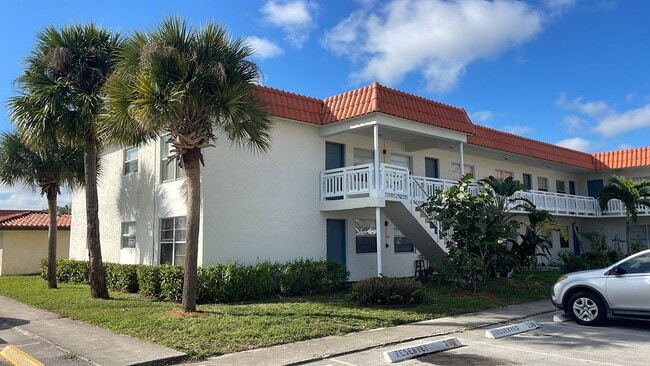 Building Photo - 401 SW 13th Pl