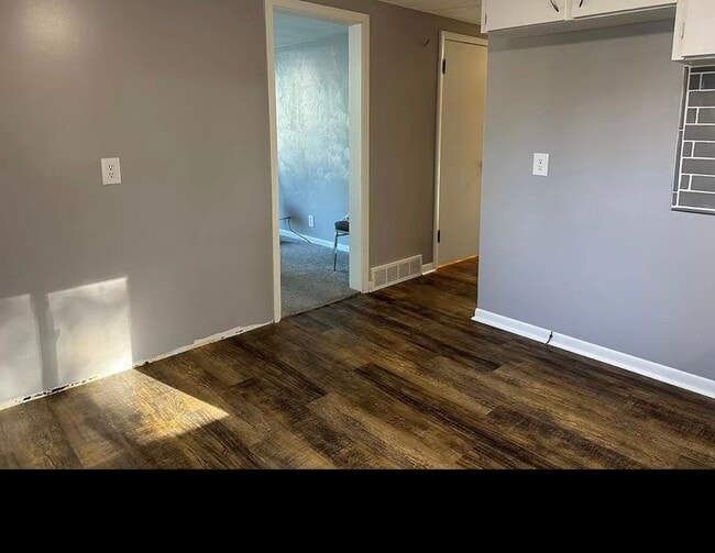 Building Photo - 82 Brookwood Way S