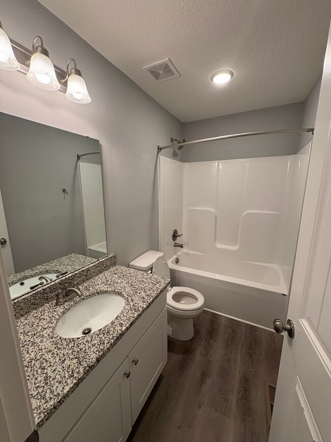 Building Photo - 705 Poplar Cir