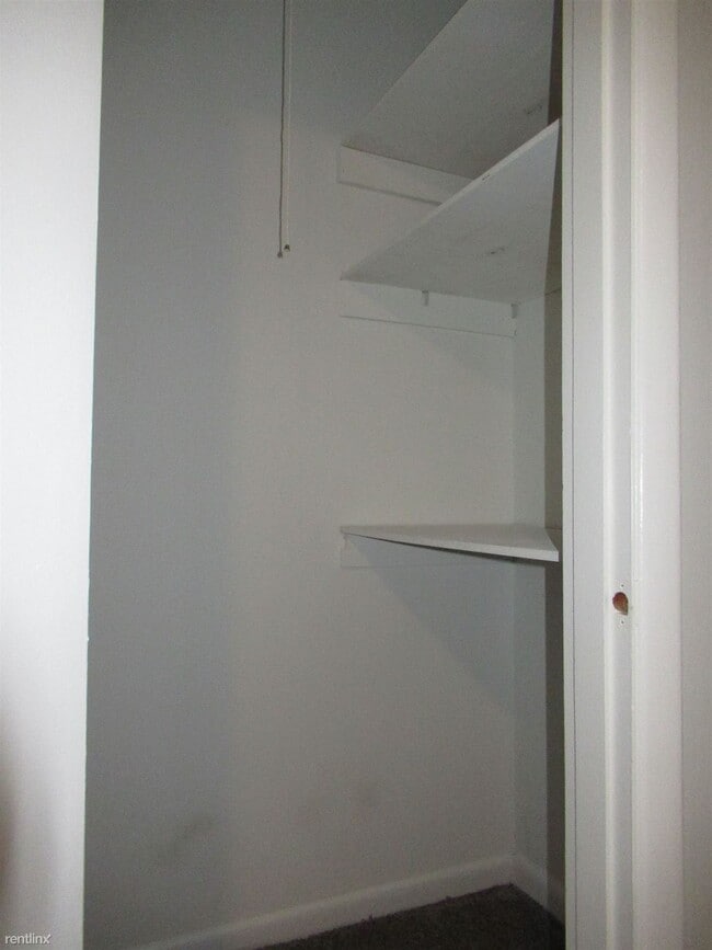 Building Photo - 2 br, 1.5 bath Townhome - 611 E 11th St Pi...