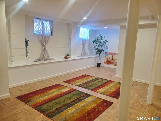 Building Photo - 42 County St