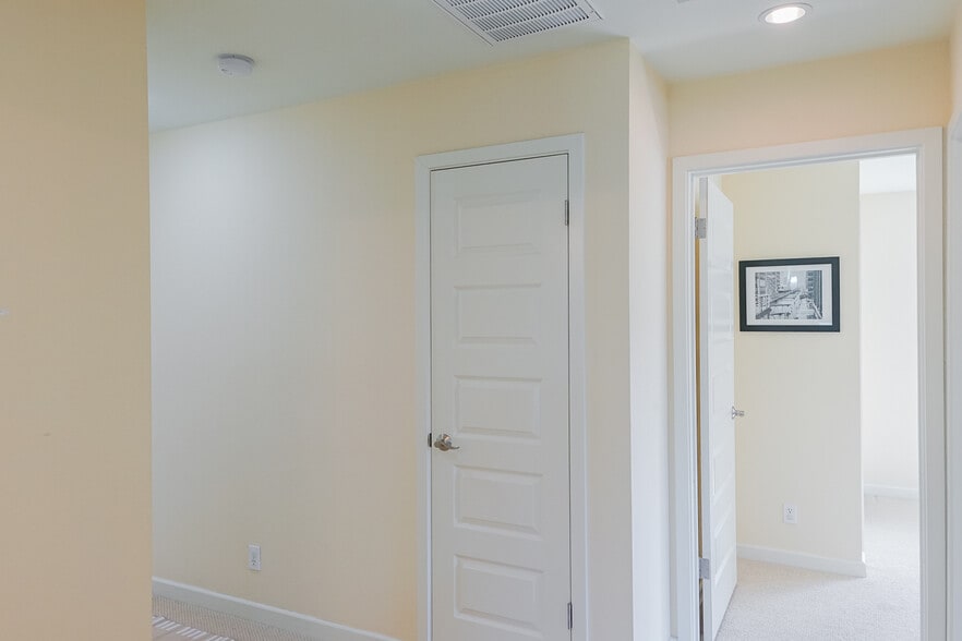 Building Photo - 1236 Poplar Ave