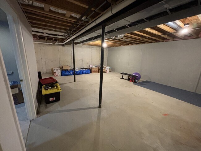 Building Photo - 603 E Castlebury Cir