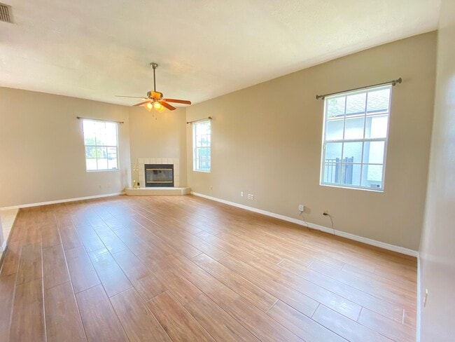 Building Photo - 3708 Molona Dr