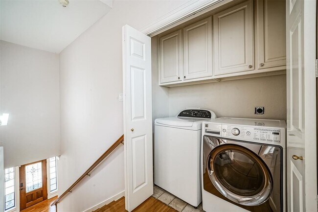 Building Photo - 926 Birdsall St