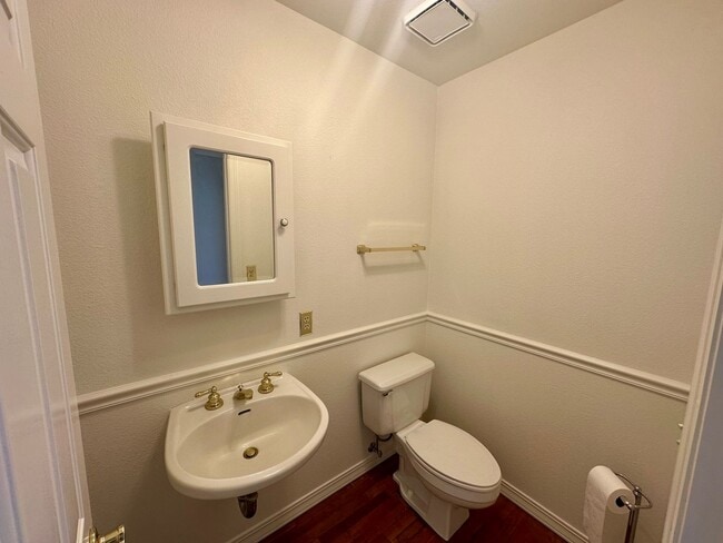 Building Photo - Light Filled 4 Bedroom 2.5 Bathroom Two-St...
