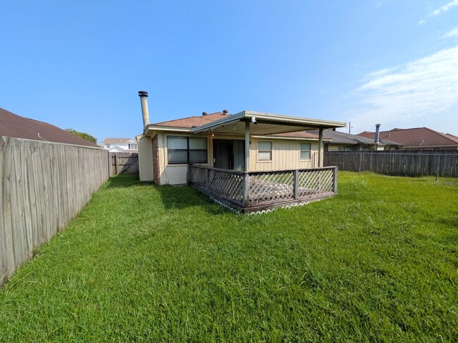 Building Photo - 7945 Blue Bonnet St