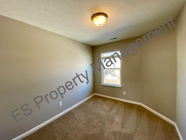 Building Photo - Beautiful 4 bedroom, 2.5 bathroom home in Ingalls- Prairie Hollow Community
