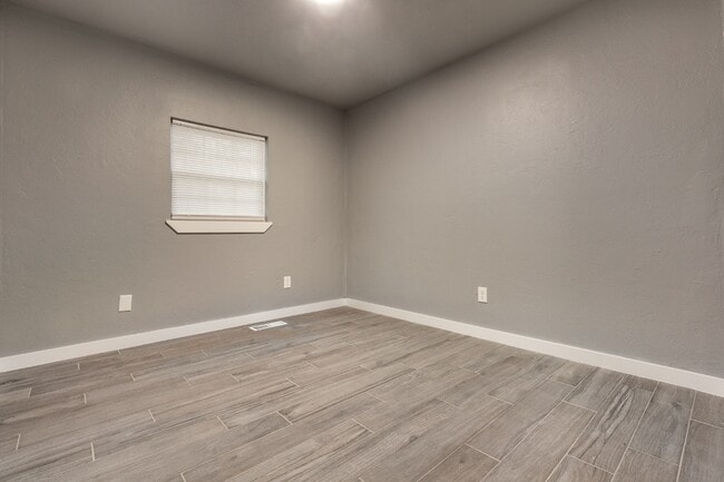 Building Photo - 13817 N Everest Ave