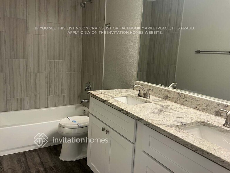 Building Photo - 2121 London Dr
