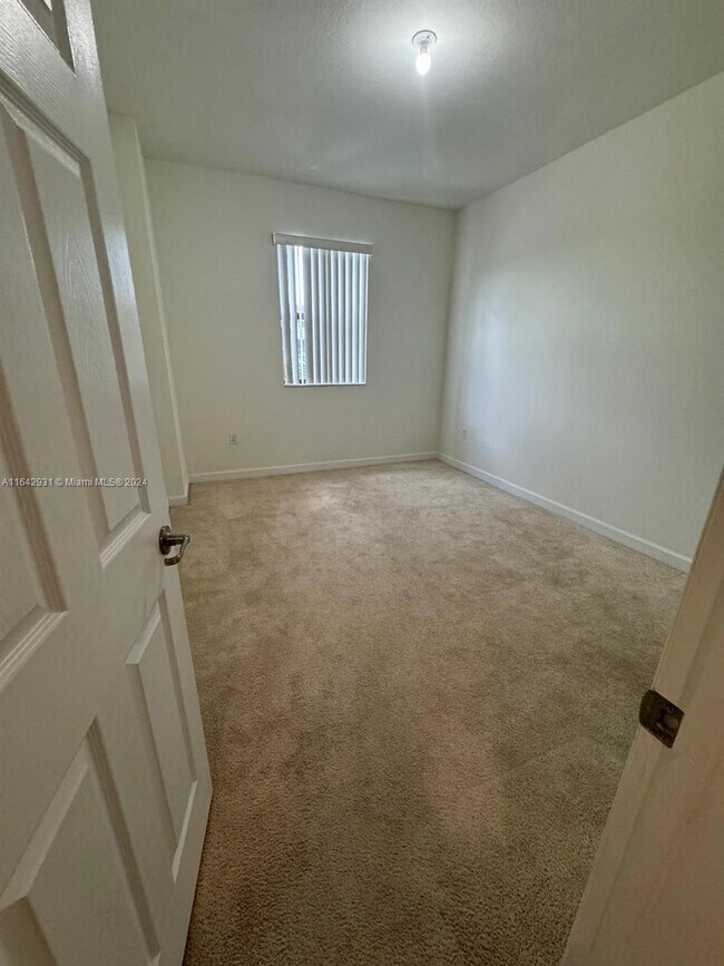 Building Photo - 25371 SW 115 Ct