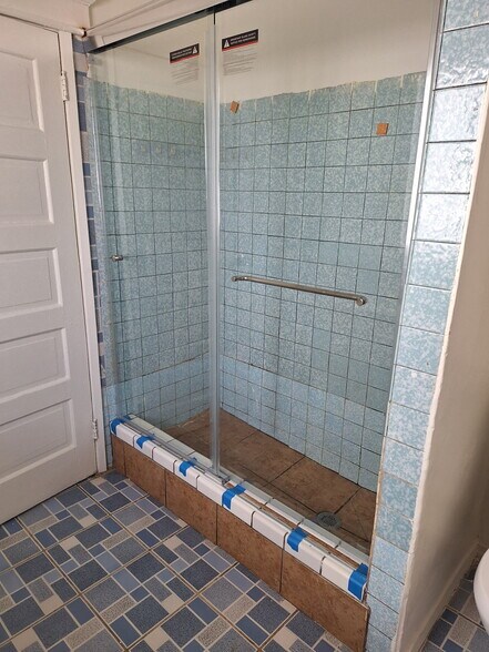 Building Photo - 1280 W 38th St