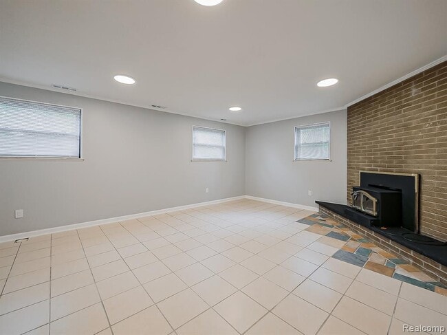 Building Photo - 7580 Thornwood St
