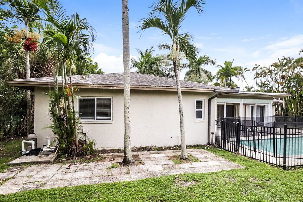 Building Photo - 349 Bay Meadows Dr