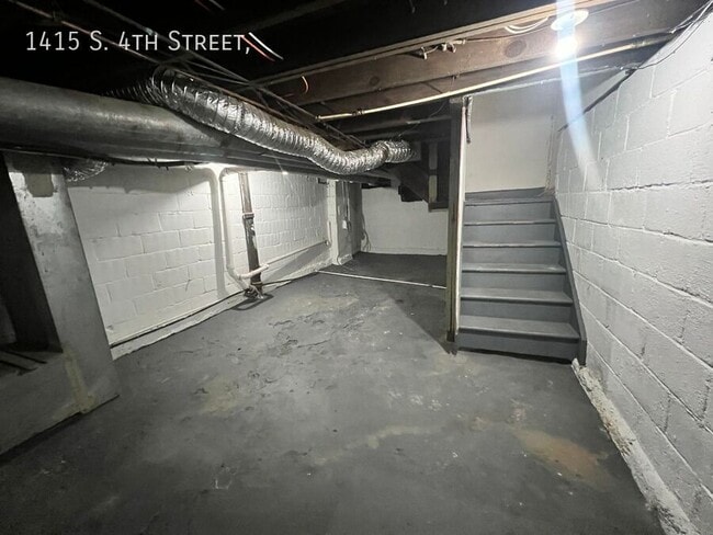 Building Photo - 1415 S 4th St