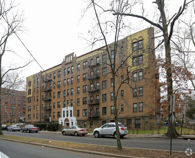 Building Photo - 56 Sheridan Ave